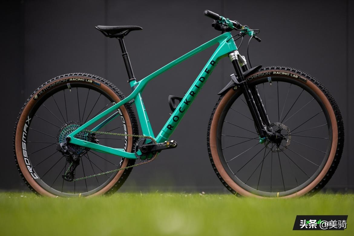 车架:m码rockrider race 900车队版,重量1030g前叉:马尼托r7 pro 120