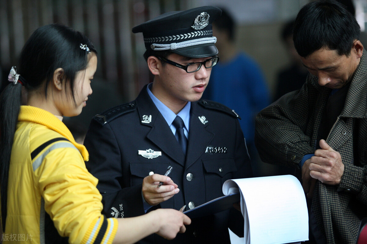 辅警能说自己是警察吗（民警和辅警有什么区别）