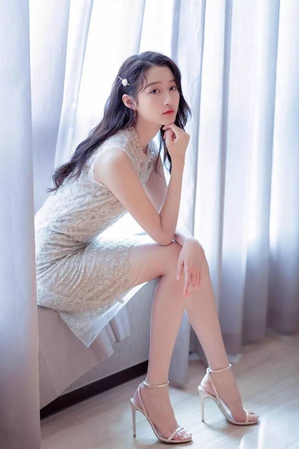 很奇怪晓彤不管什么类照片，看到她始终感觉还是“国民闺女”