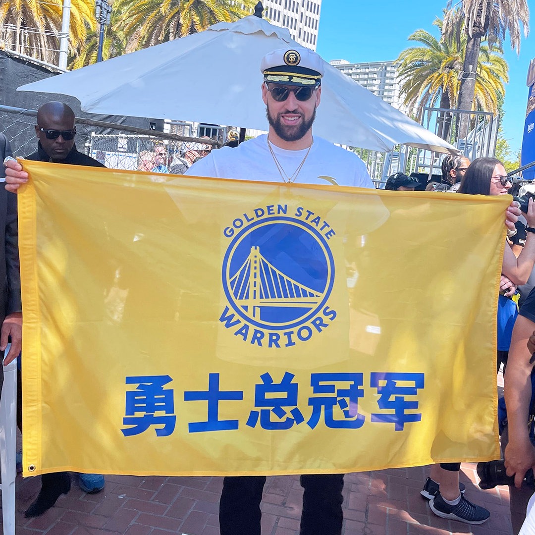 有哪些nba球星代言国产鞋(全美直播！维金斯一身匹克 汤普森良心代言人 国产两大品牌赚翻了)