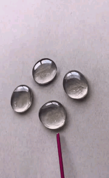 爸，你旁边的叔叔好帅，爸爸：这是你妈，网友当场笑喷了，哈哈哈