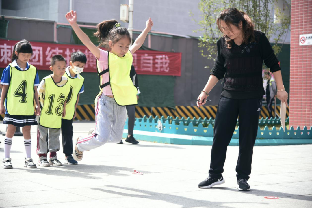 双流区棠湖小学（南区）体育节——田径运动会正式拉开序幕