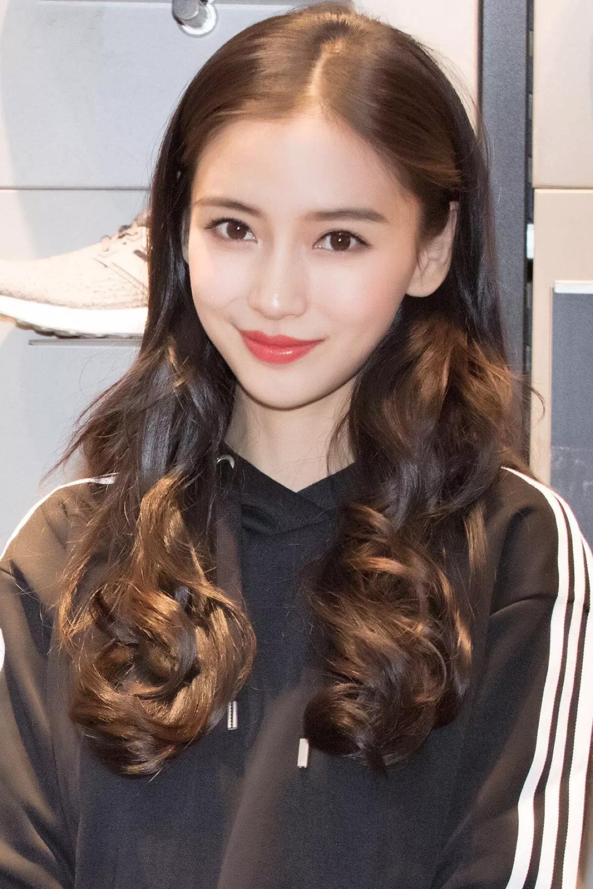 请欣赏50位明星的甜美微笑
