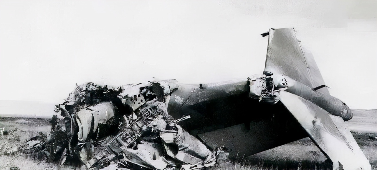 1949年，一架运钞机坠毁山野，10万银元被村民哄抢，结局如何？