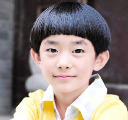 9年、4张牌“登顶”娱乐圈，易烊千玺“顶流之路”揭秘