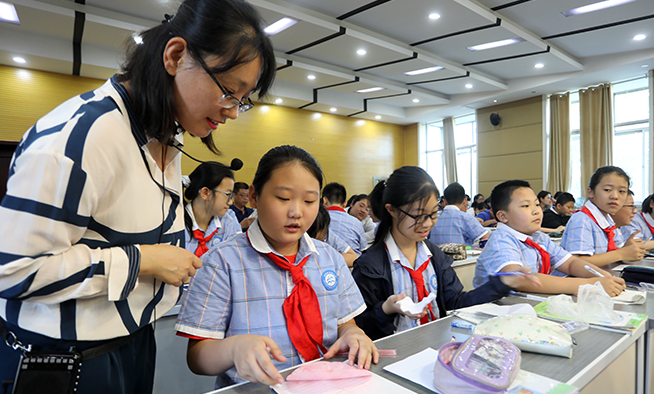 清华大学教授“工资单”流出，引发网友激烈讨论，真就这么少？