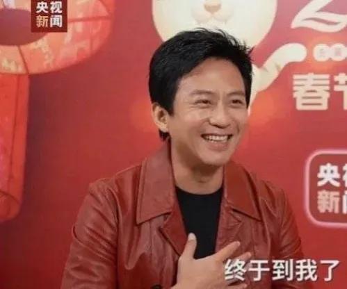 社牛邓超好嗨！把春晚现场玩成蹦迪现场，要跳出屏幕了