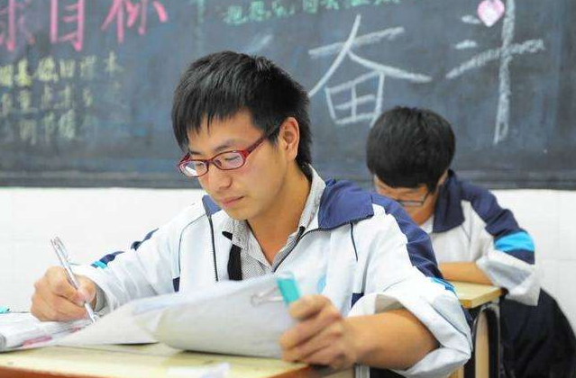 高考分数只能上二本，3个专业尽量不要选，毕业后很难找工作