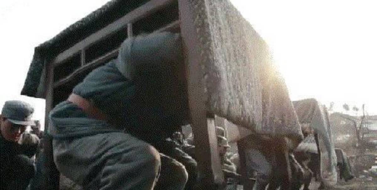 《小兵张嘎》里湿棉被挡子弹，是真是假？真枪实弹做个试验看结果