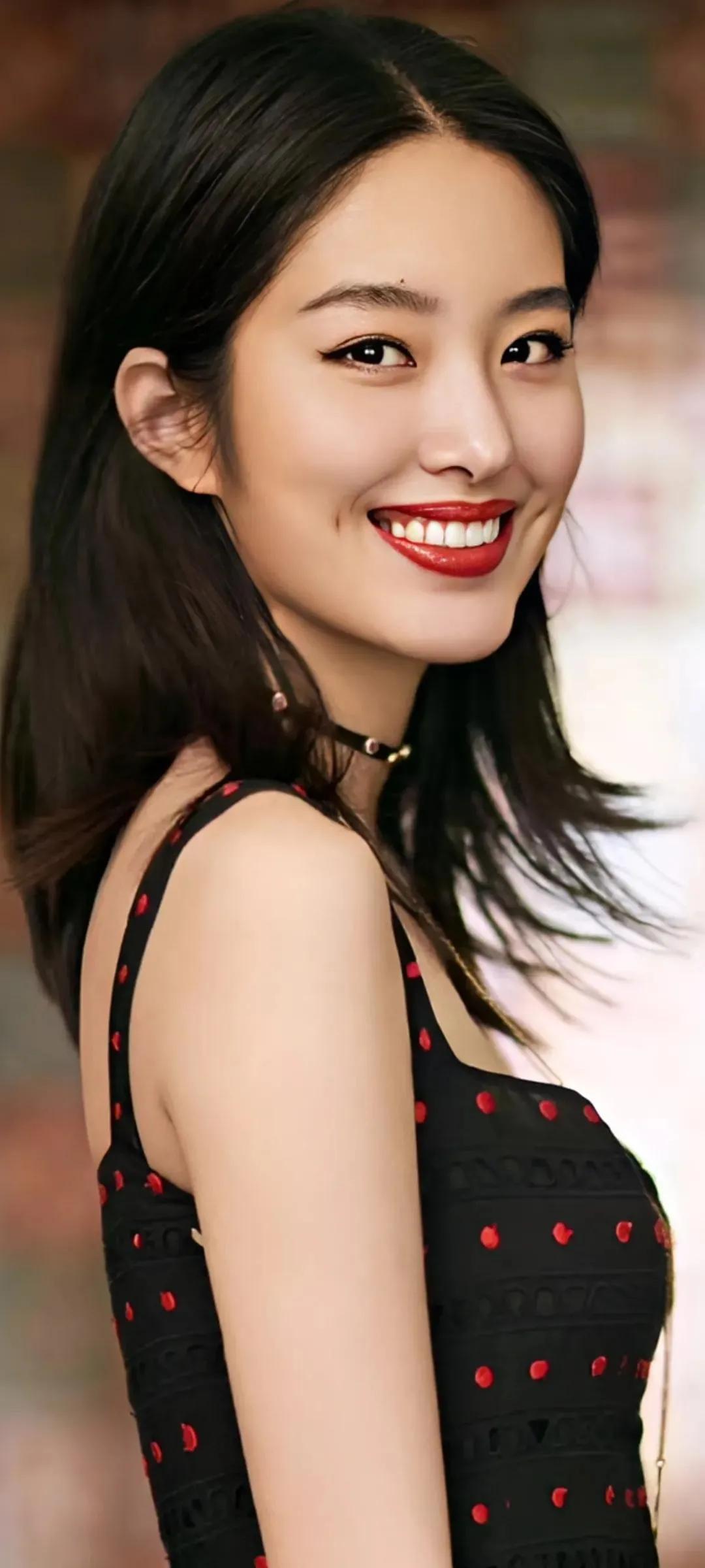 杨采钰高清壁纸