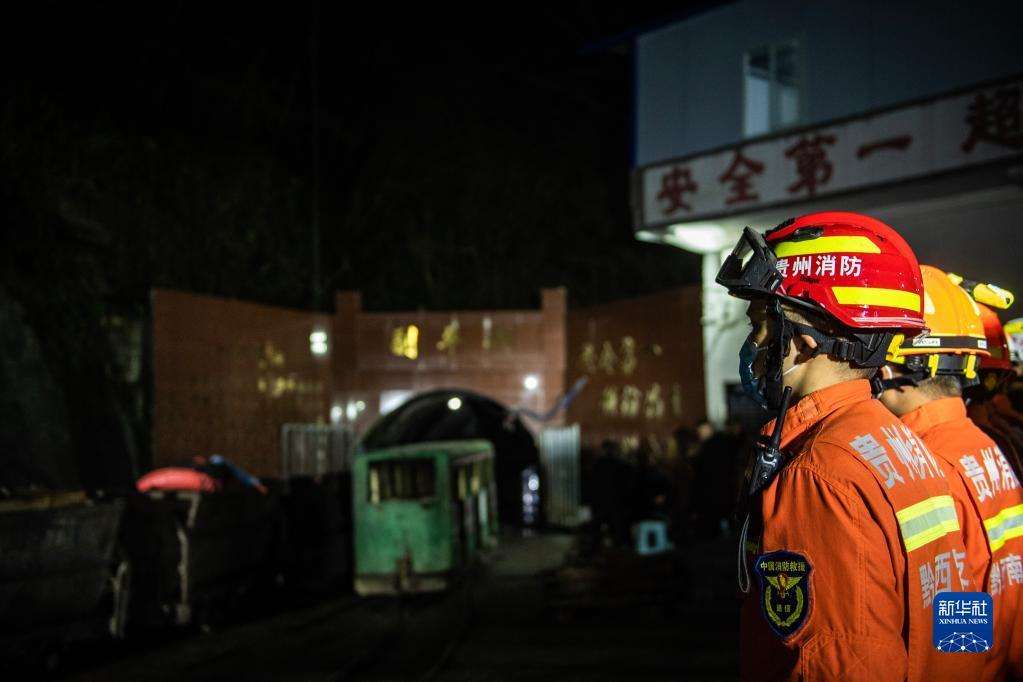 贵州一煤矿顶板垮塌，14人被困！事故发展如何了，被困如何自救？