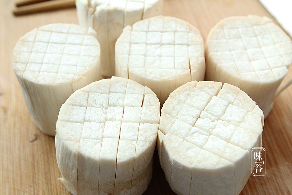 年夜饭，杏鲍菇这样做，不炒不凉拌，好吃又喜庆，寓意：锦上添花