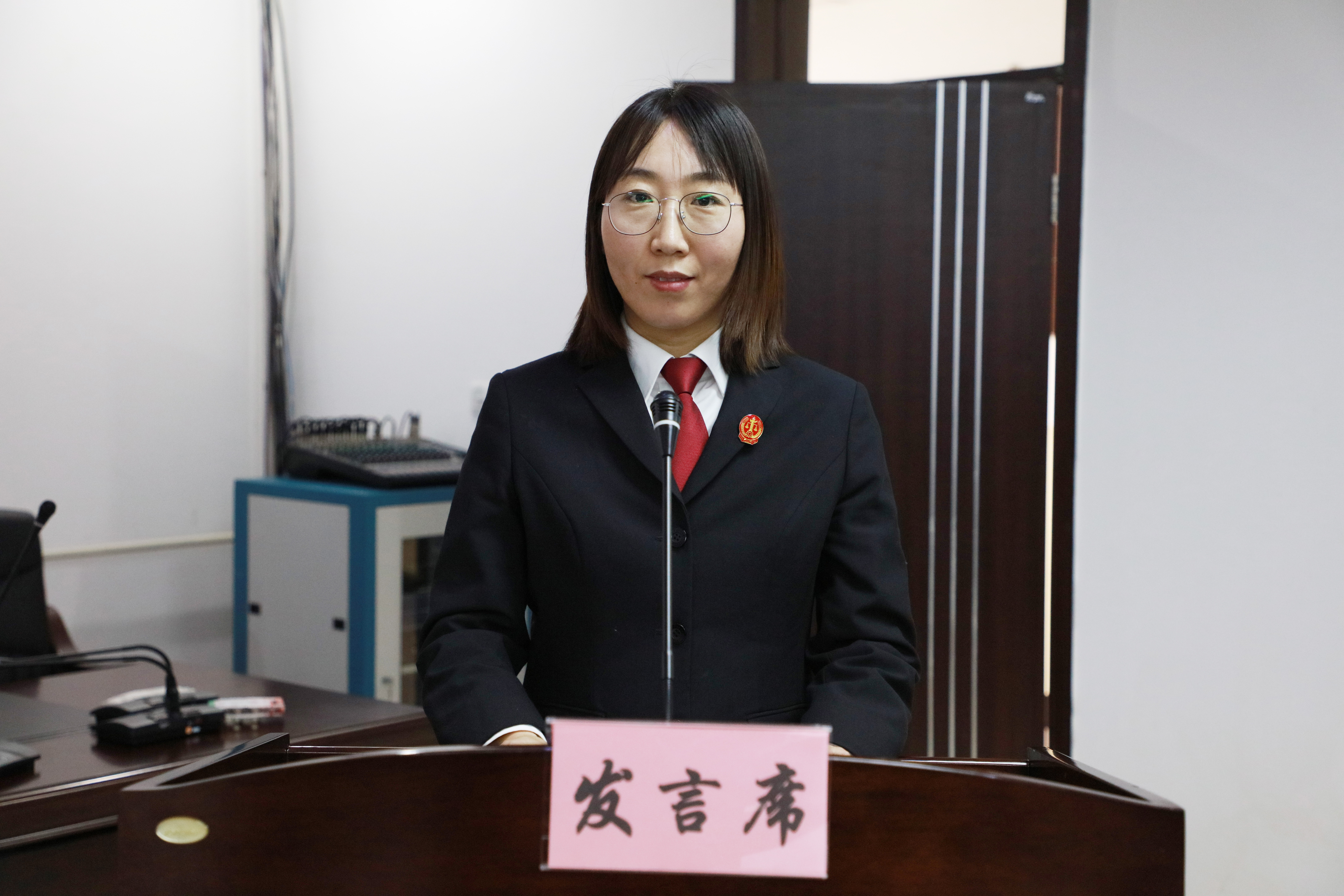 神木市法院召开干警工作岗位调整会议