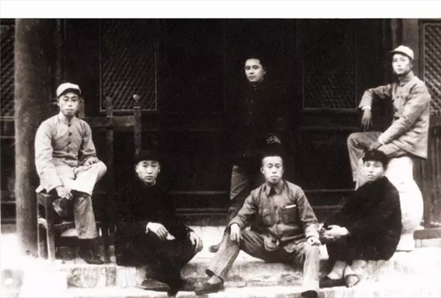 1955年授衔1048名开国将帅，如今仅有1人健在，还有一人刚逝世