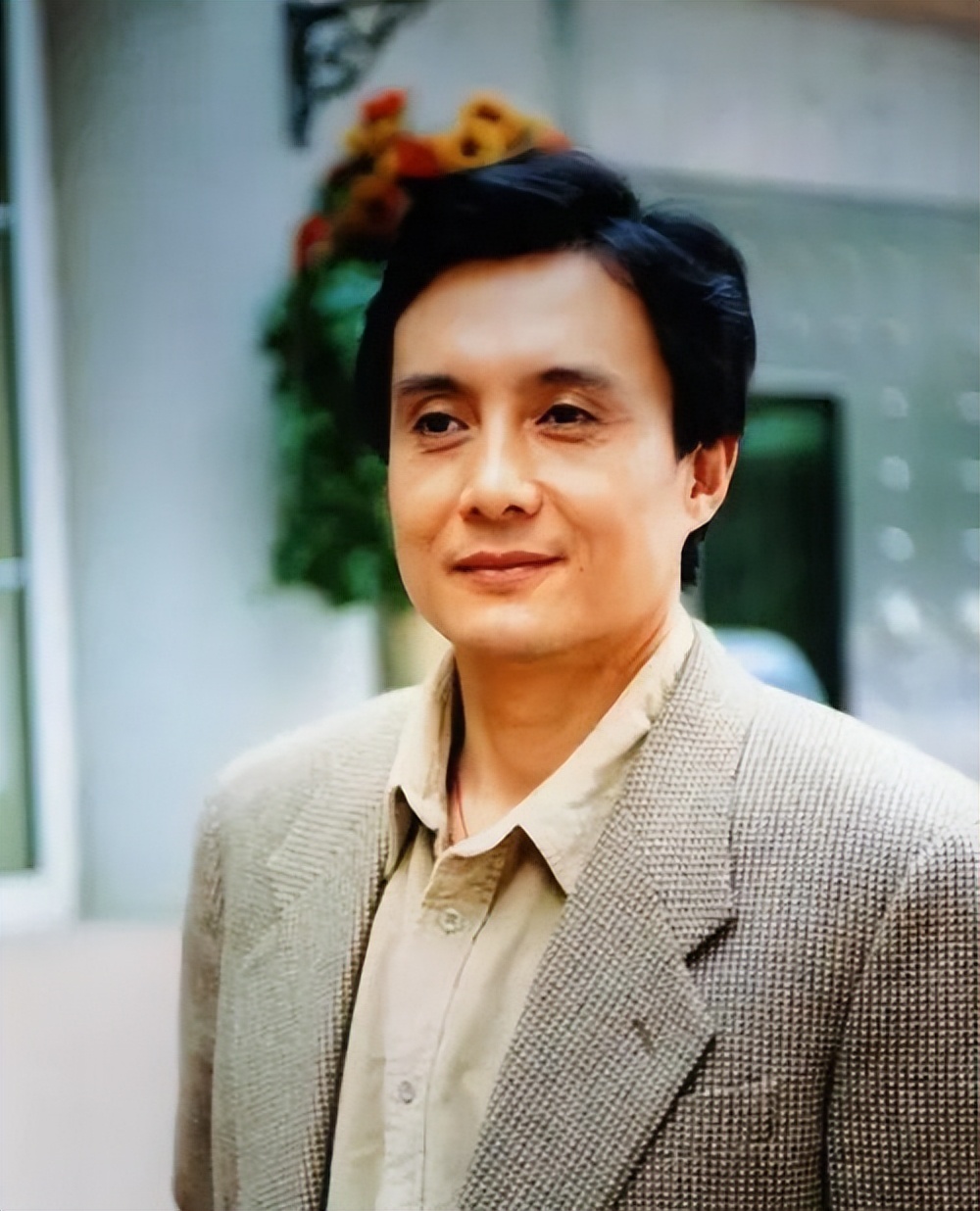 出国洗碗、扫厕所，被父亲告上法庭，王伯昭到底经历了什么？