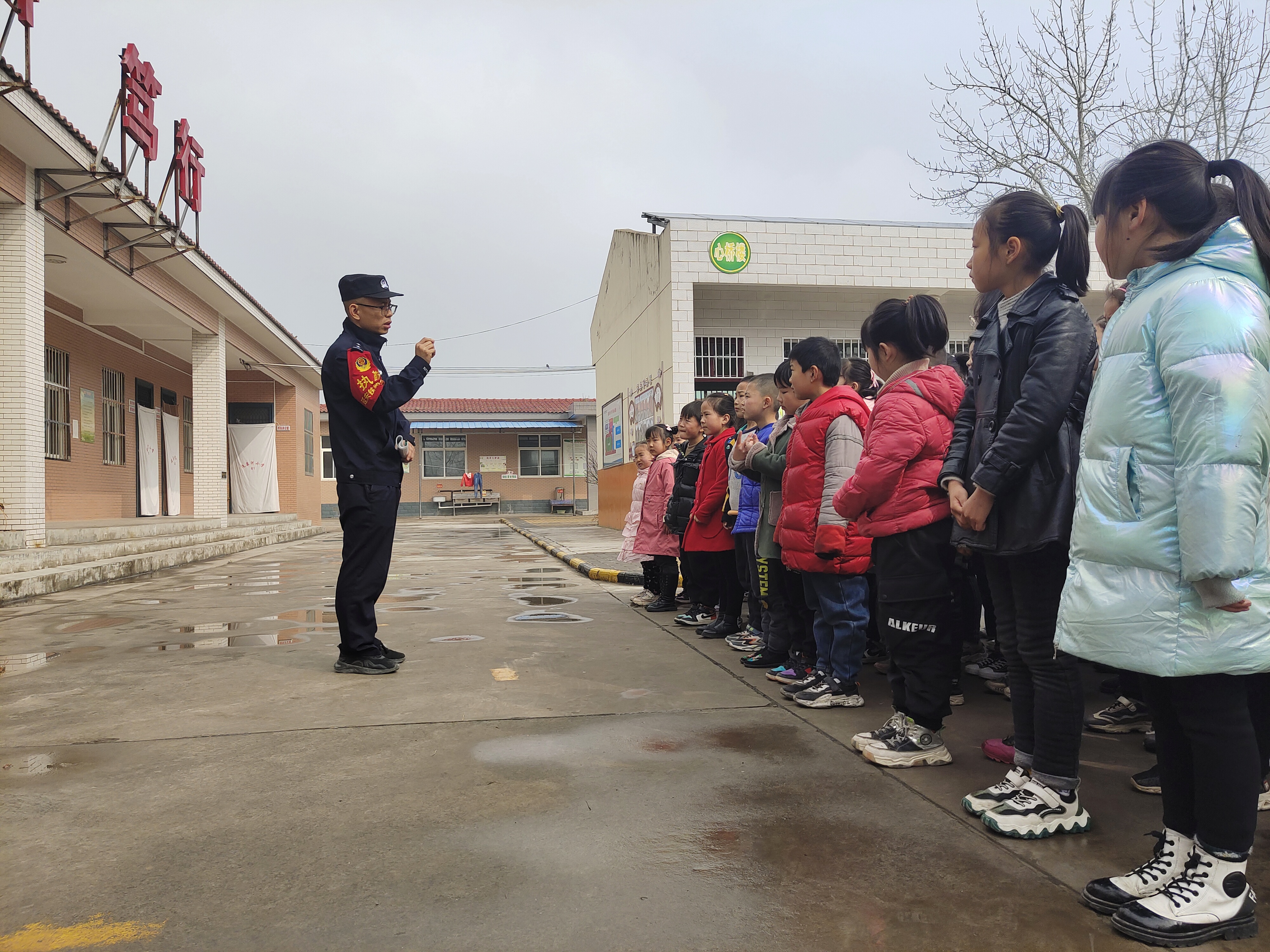 延安铁路公安处蒲城东站派出所：开学第一课 安全记心中