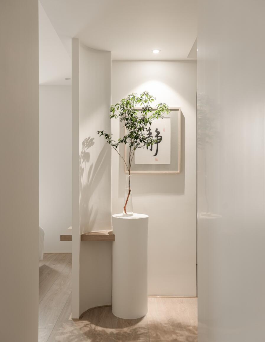 如果家里客厅大，建议做弧形吊顶，看她119㎡家，大气极了