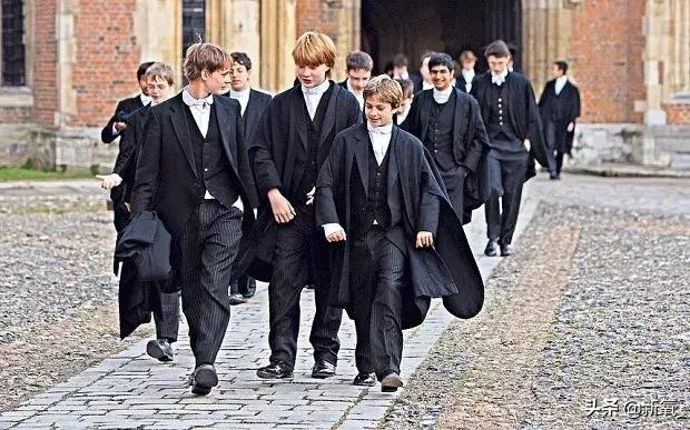 不同国家的文化特点和历史可以从校服上窥见一二