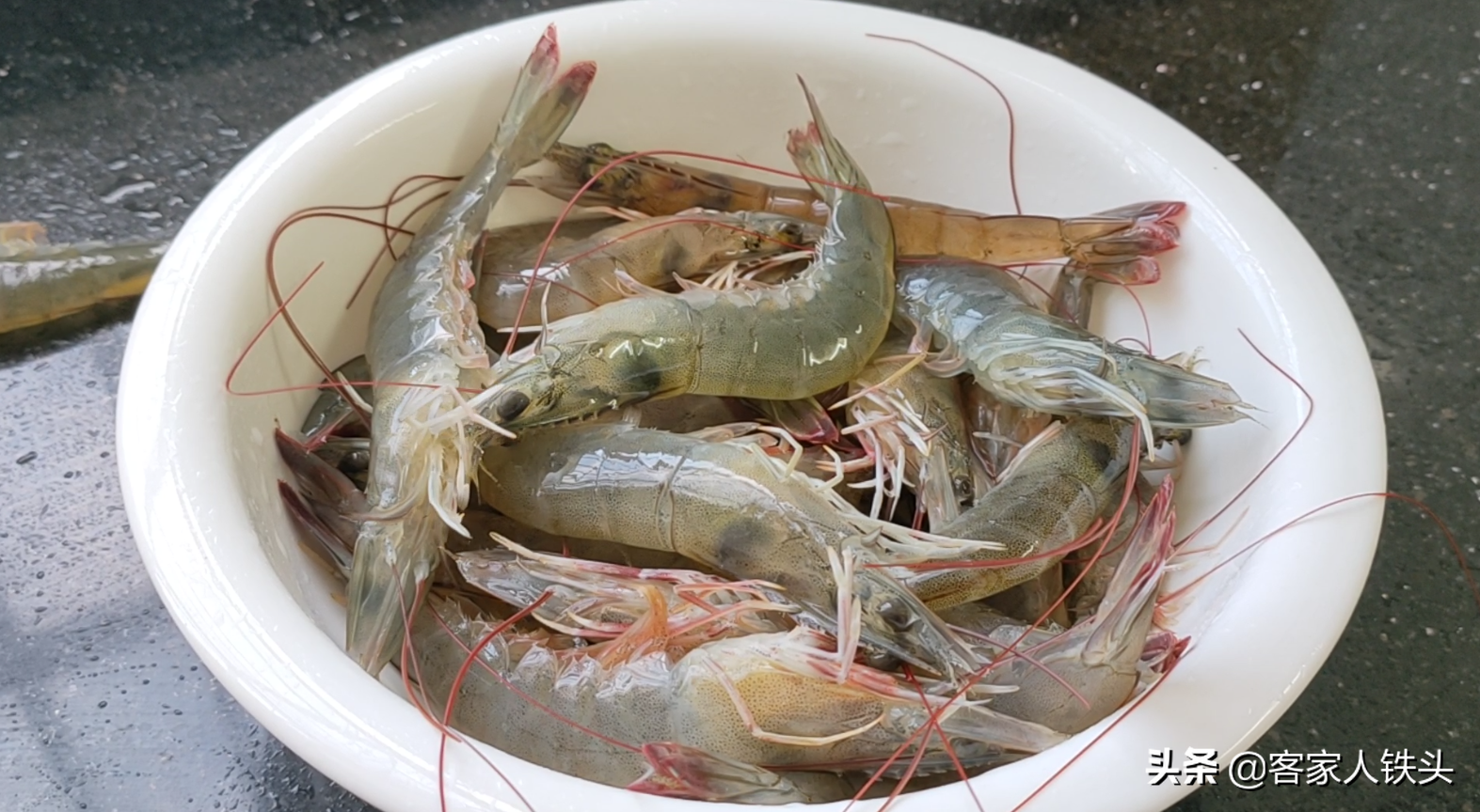 大虾还白灼？别老一套做了，这做法才过瘾，5分钟出锅，鲜嫩味美