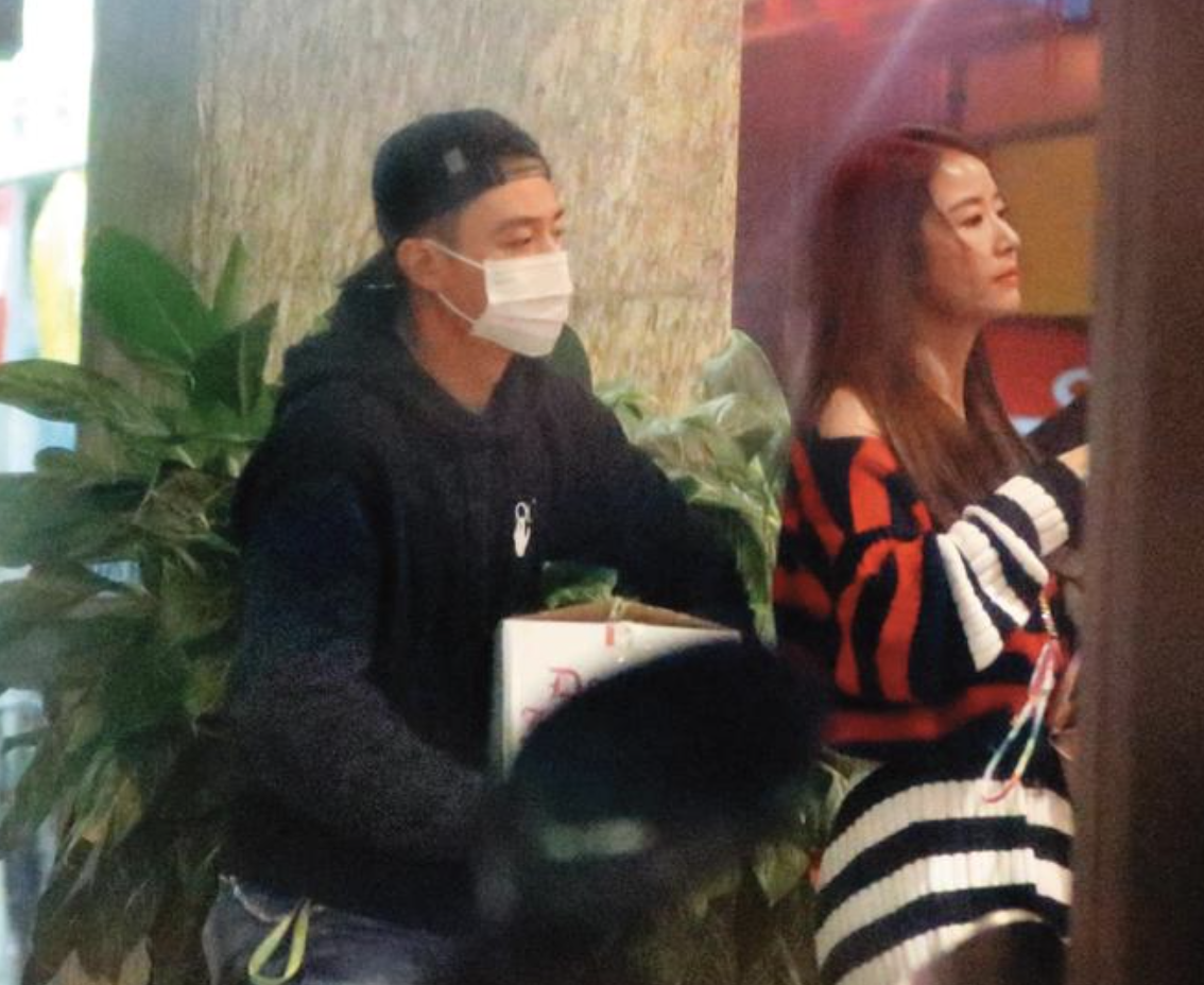 霍建华包场为女儿办生日派对，林心如逗孩子开心，小海豚背影超萌