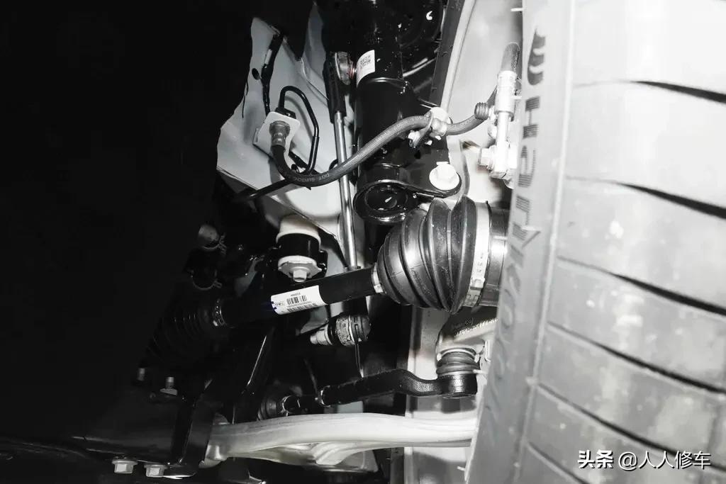 详解2022款福特蒙迪欧，2.0T 配8挡自动变速箱，官方售价15.98万起