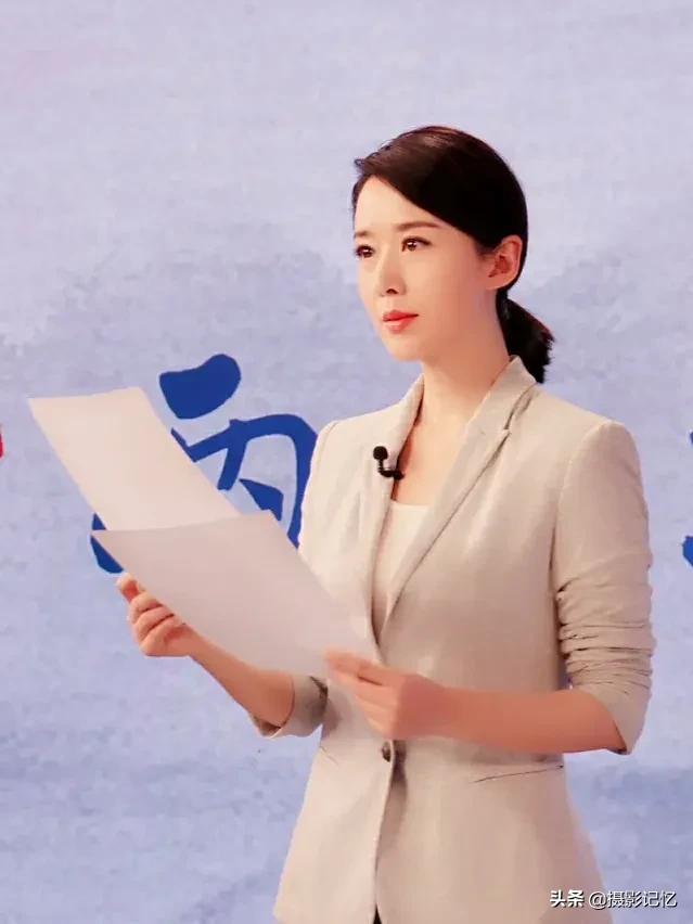 颜丹晨：貌美的才女