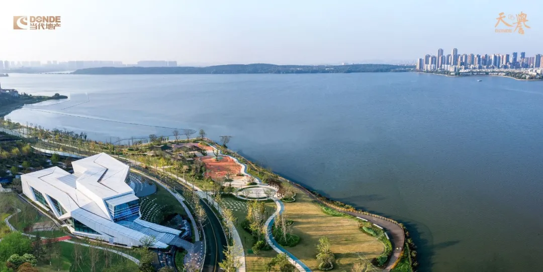 一线270°临湖观景，武汉健康科技住宅的“天花板”