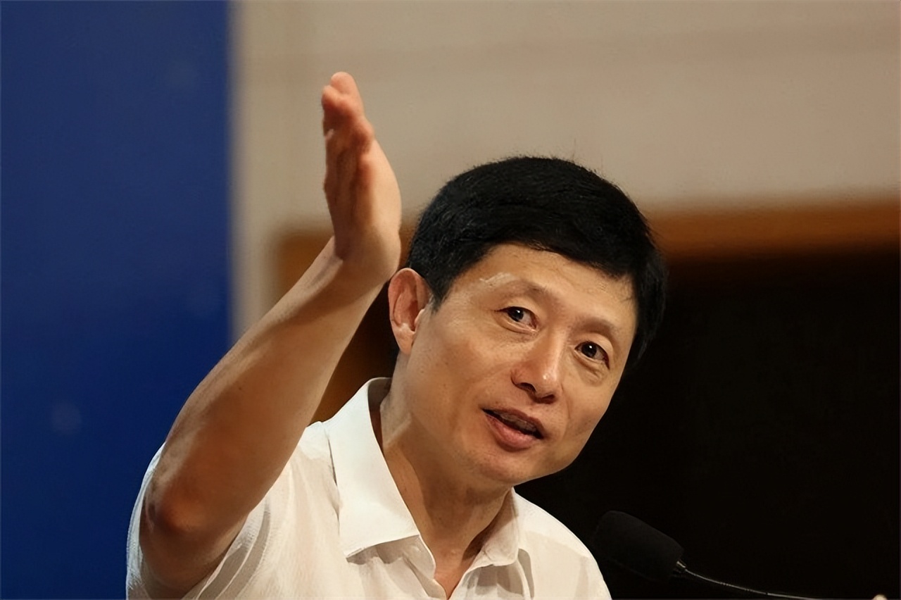 2014年艾跃进确诊胃癌，手术过后还未静养，偷偷回校连上8天课