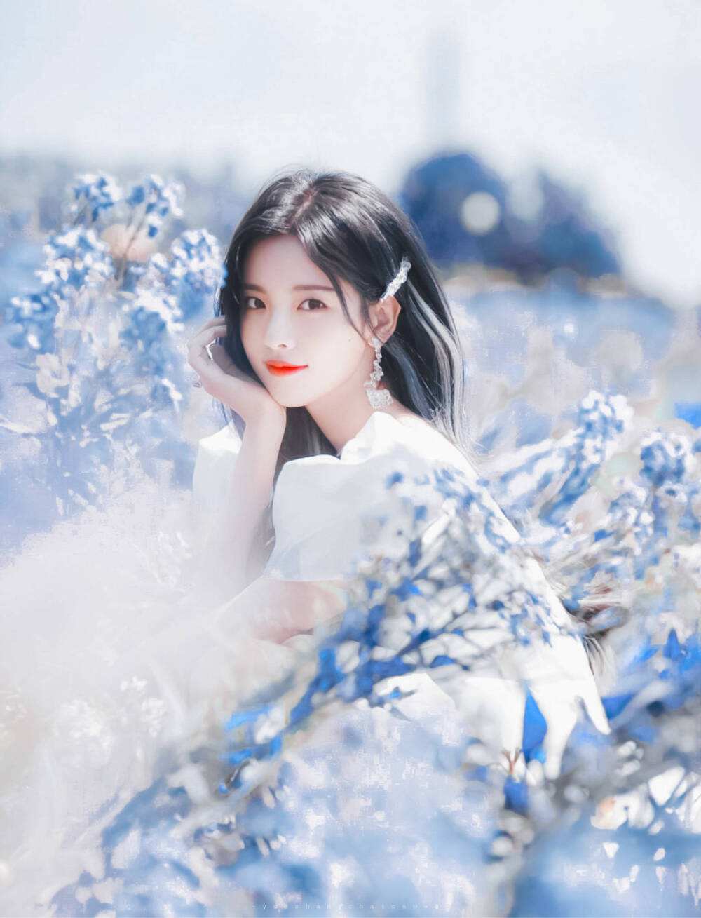 "锦鲤"杨超越:靠美丽的脸蛋一路开挂,网友:羡慕又无可奈何