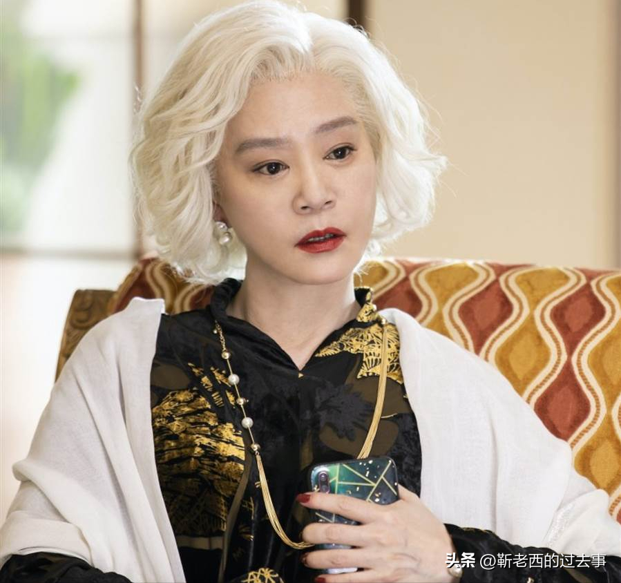 被6位女星惊艳到：白发不染，不整科技脸，用松弛感诠释优雅老去