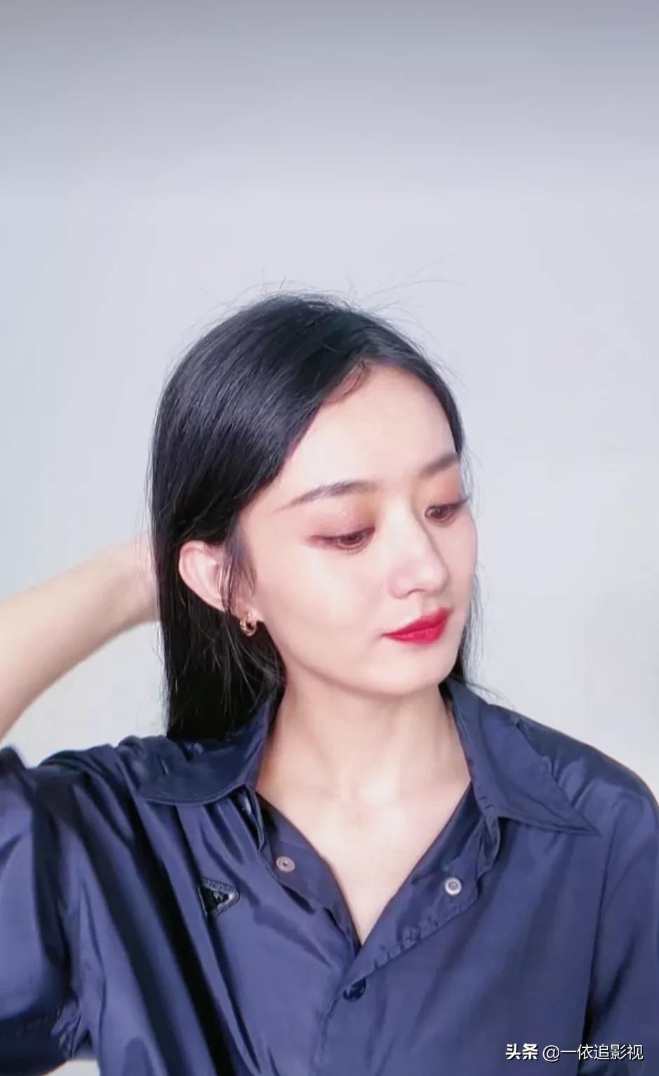 赵丽颖：直播状态是真的好！黑长直和大V领衬衫搭配起来很漂亮