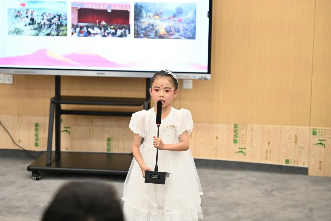 天府新区新中附小开展艺术节暨党队共建六一国际儿童节演讲比赛