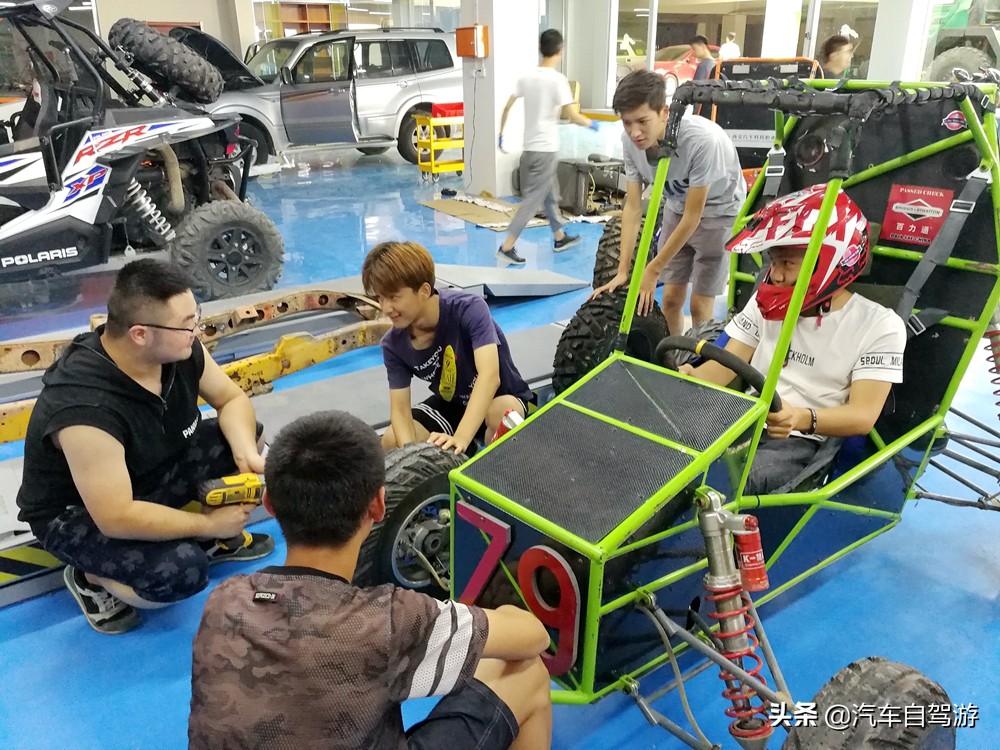 想把开车玩当职业，报高考志愿学什么专业才好？听3位嘉宾来指点