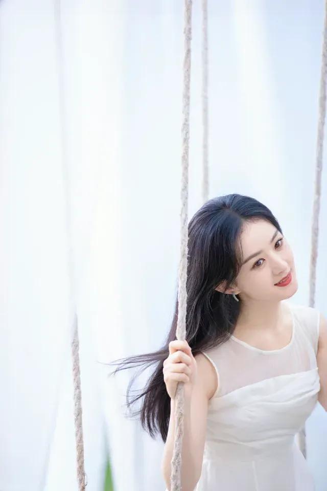 美丽可爱的赵丽颖，幼态的五官，亲和力的笑容，自强、善良、上进