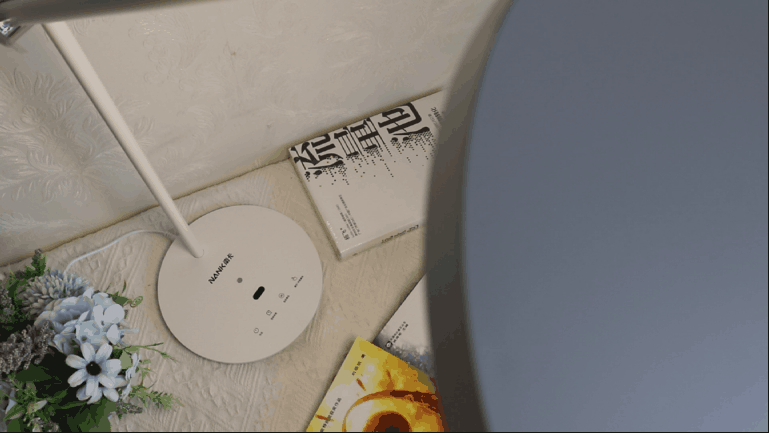 专为孩子设计，保护孩子视力—南卡-L1护眼台灯