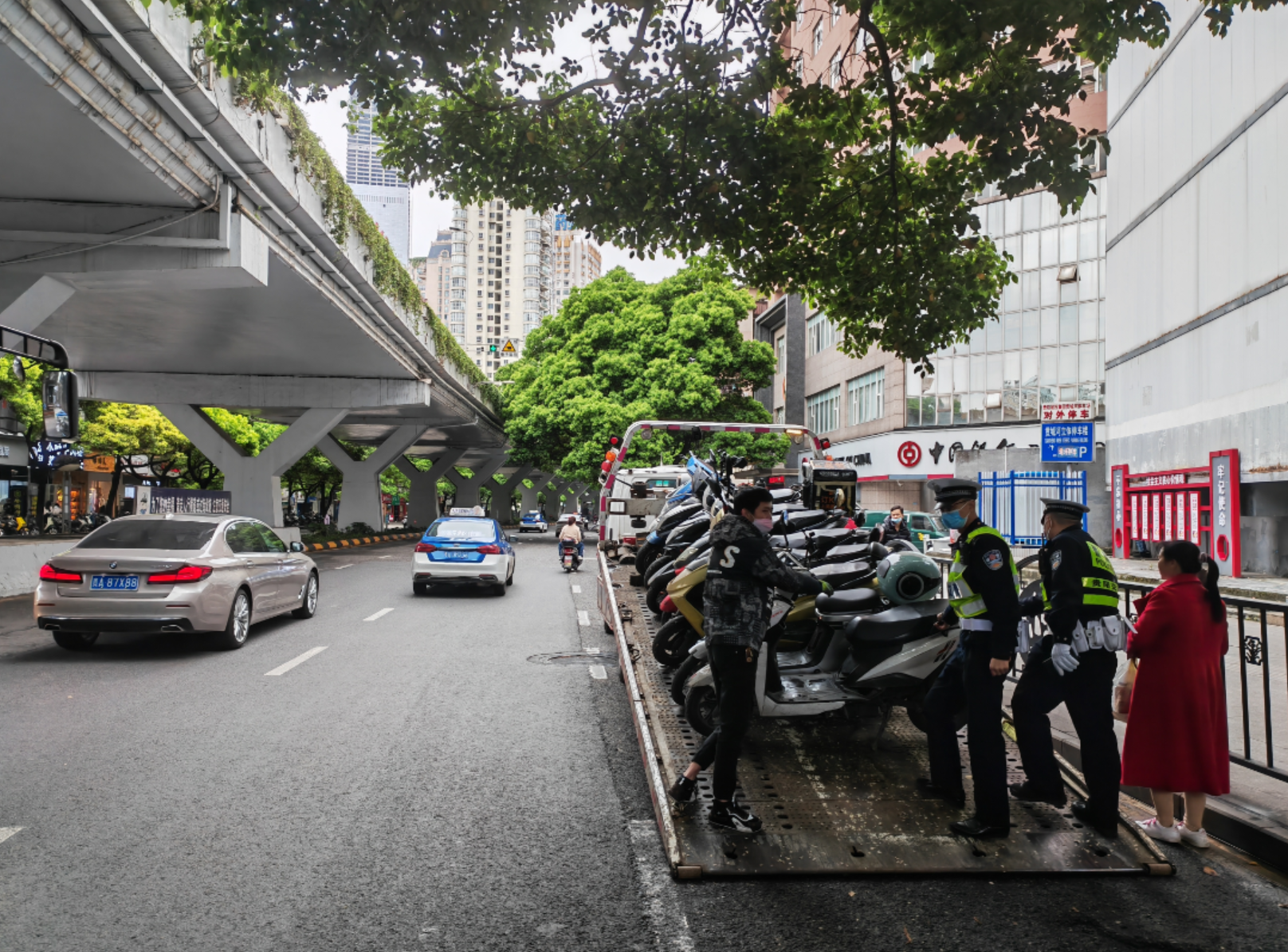 53辆无牌电动车被查扣！贵阳交警：整治行动将持续