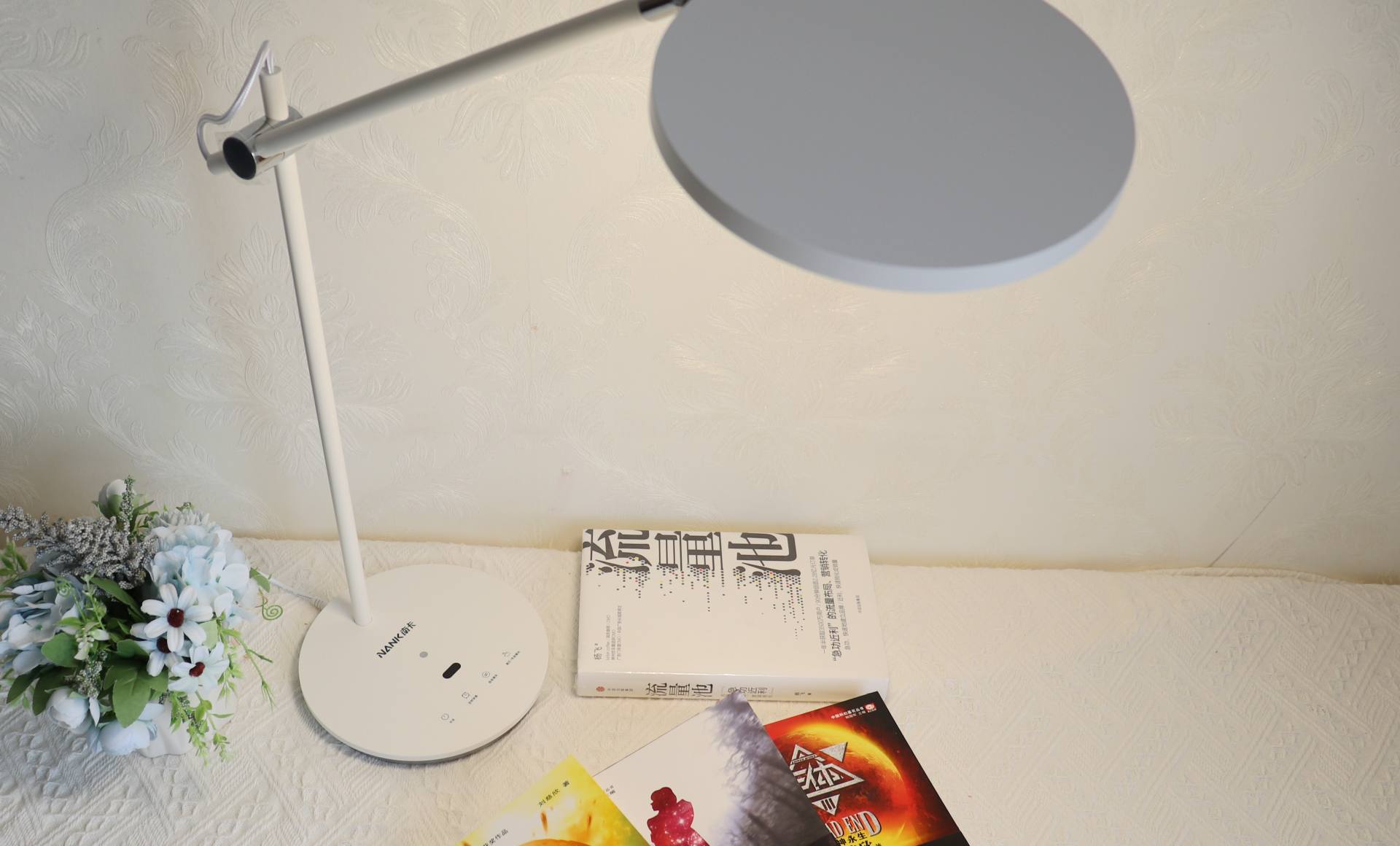 专为孩子设计，保护孩子视力—南卡-L1护眼台灯