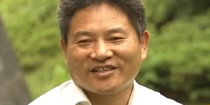 入殓师许康飞：10小时修复碎石机中的遗体，21岁女大学生拜他为师