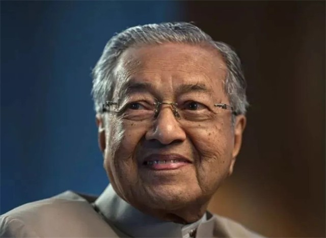 08年马来西亚叫停中国输油管道，面对高额赔偿金，总理亲自访华