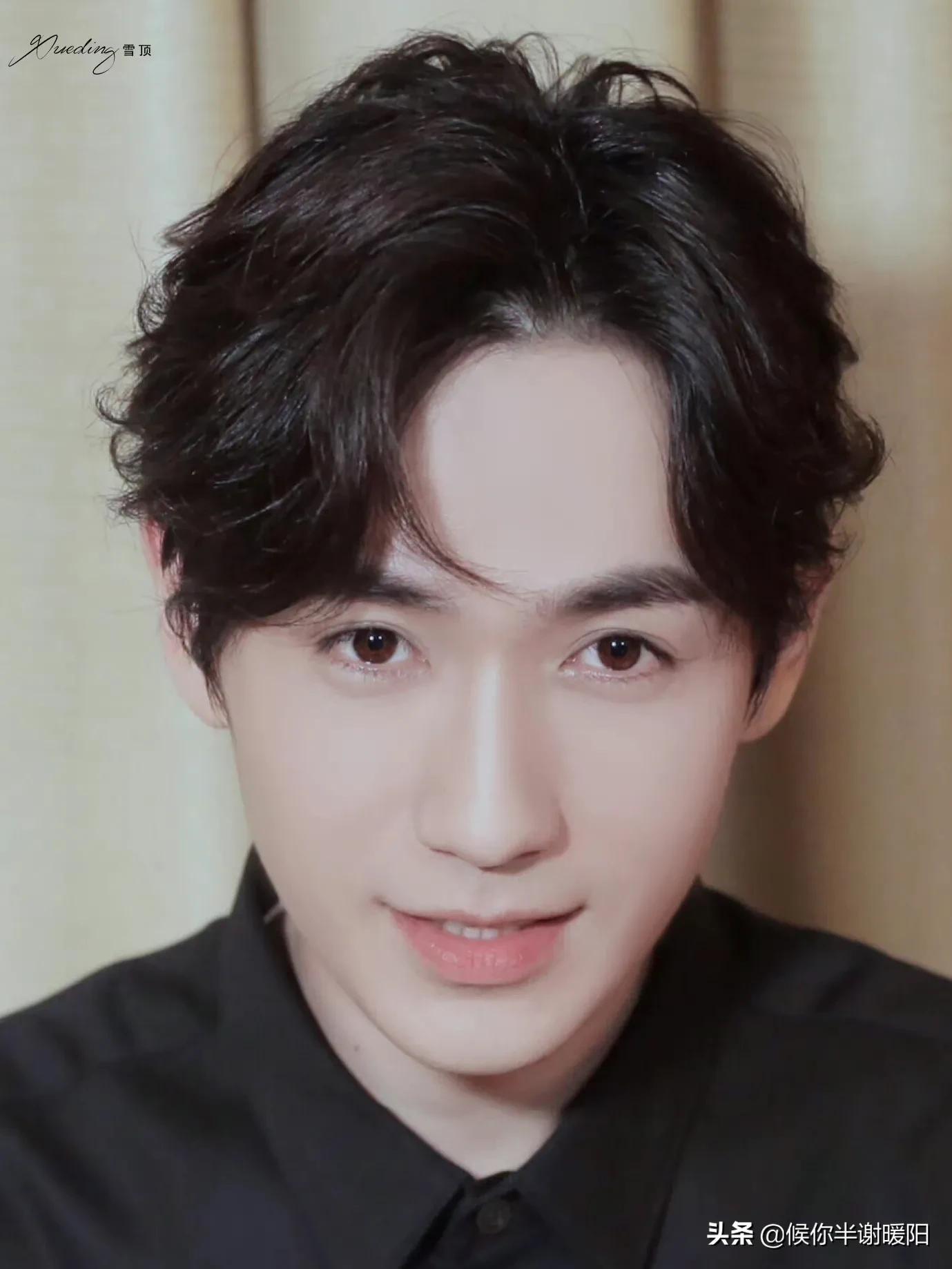 男明星“中分”发型不好看?肖战眼前一亮,朱一龙任嘉伦太惊艳