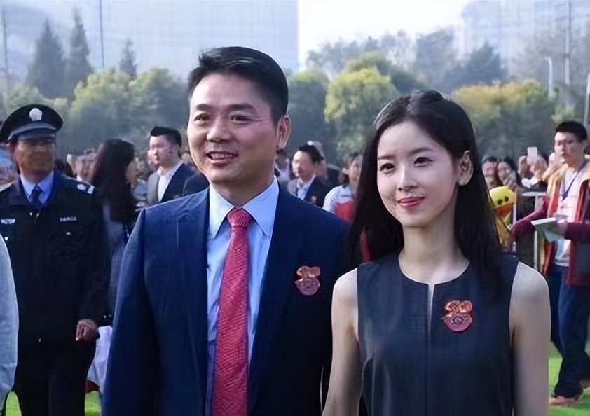 清纯校花误入名利场，会发生什么？是完成阶级跳越还是沦为三线？