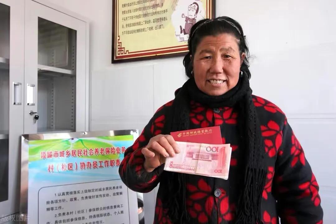 银行知道低保户有大额存款，怎么处理？会冻结低保户的存款吗？
