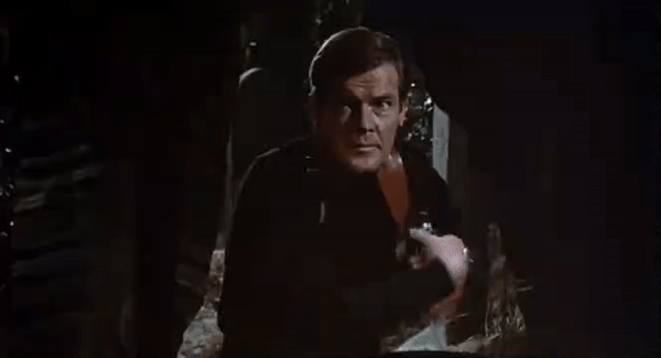 从被淘汰到被选中的罗杰·摩尔，为何拍摄007系列从不连签？