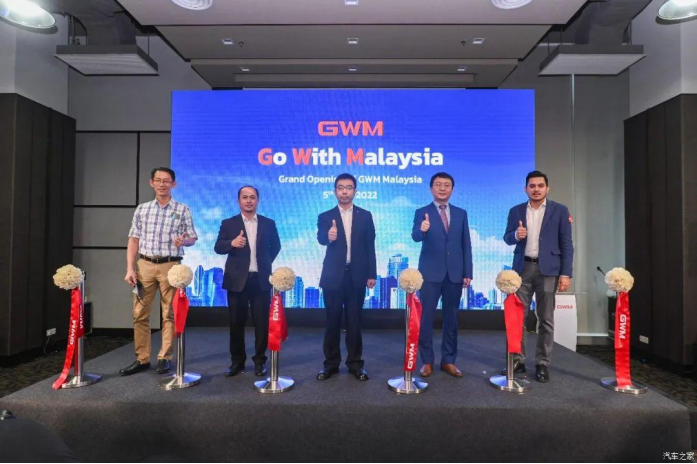 比亚迪被曝偷换电池？魏牌开撕华为；苹果谷歌抢特斯拉裁掉的员工