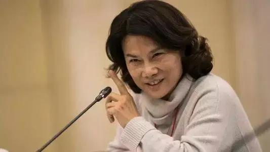 股价腰斩、不及美的一半，格力电器高光时刻不再？