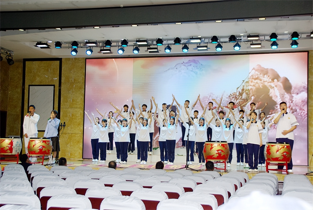 双鸭山市举行第四届中华经典诵读大赛“经典筑梦向未来”