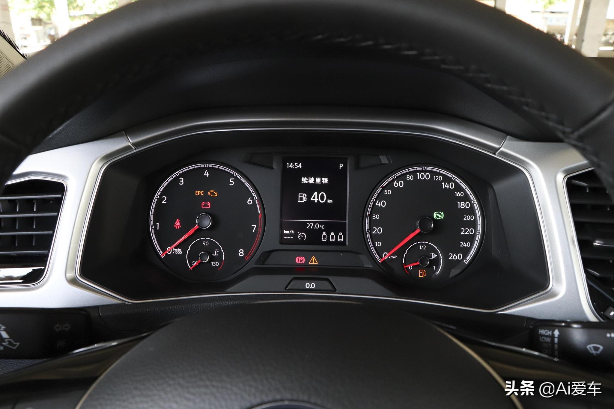 小尺寸德系家用SUV，空间够用车身好停车，省油又便宜，T-ROC探歌