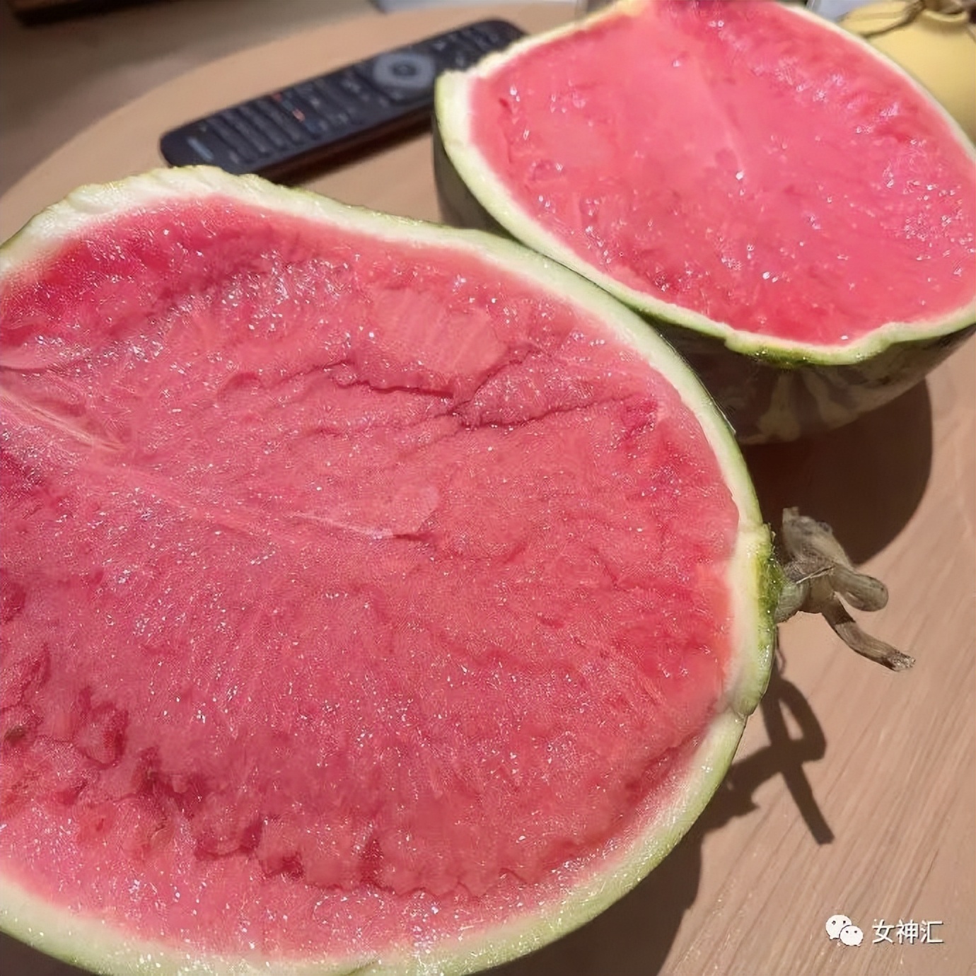 “黄晓明跟赵丽颖不是离婚了吗？”网友笑疯：是各离各的婚