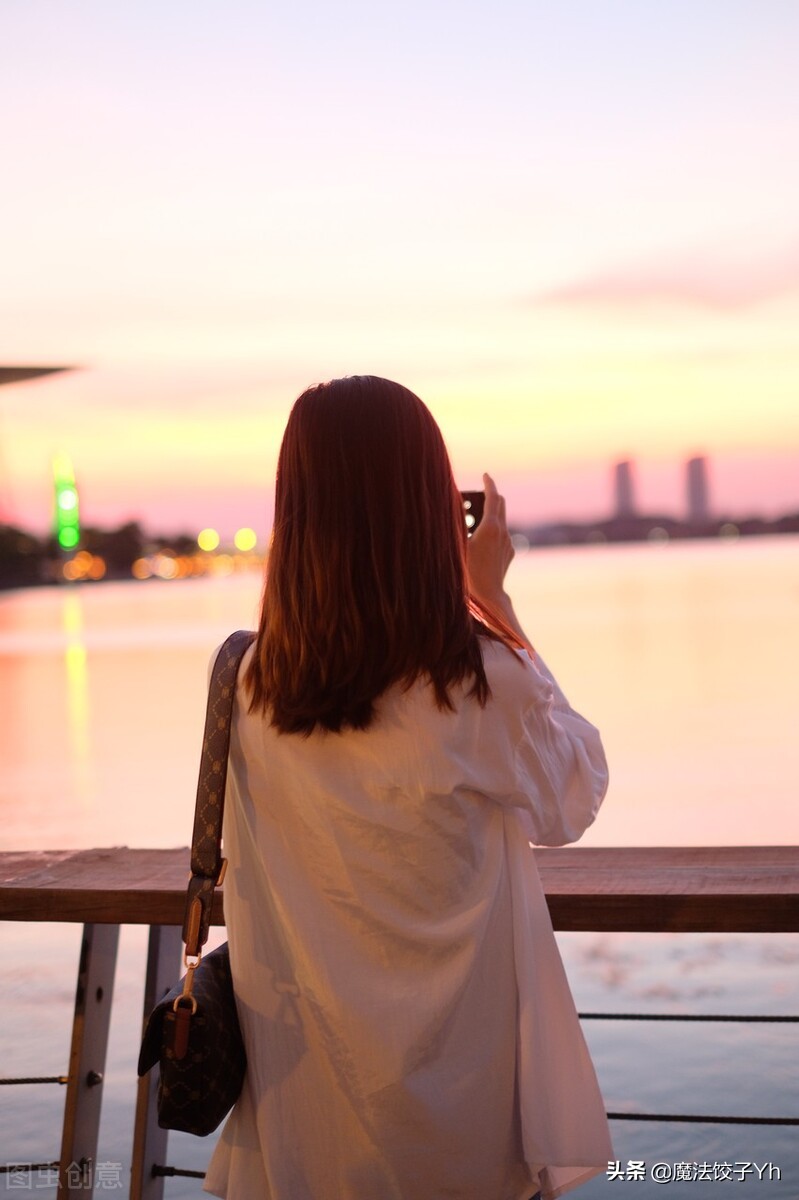 世上最美好的相遇，不是在路上，而是在心里，默默相伴