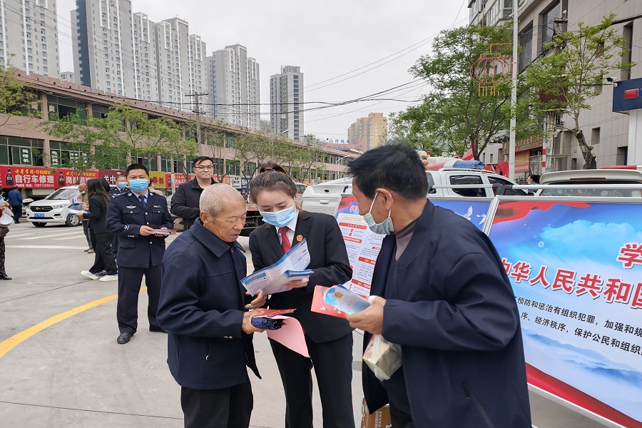 筑牢法治后盾：清涧法院开展《反有组织犯罪法》普法宣传活动